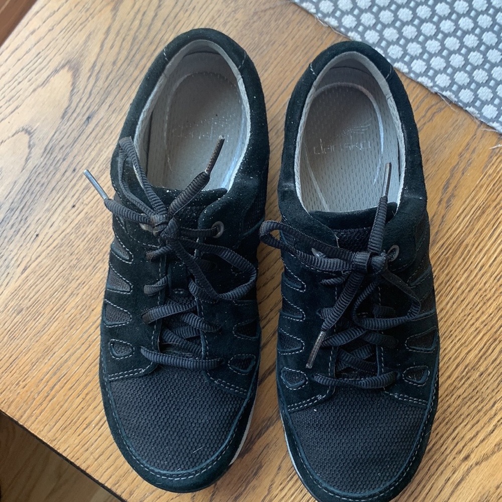 Dansko woman shoes